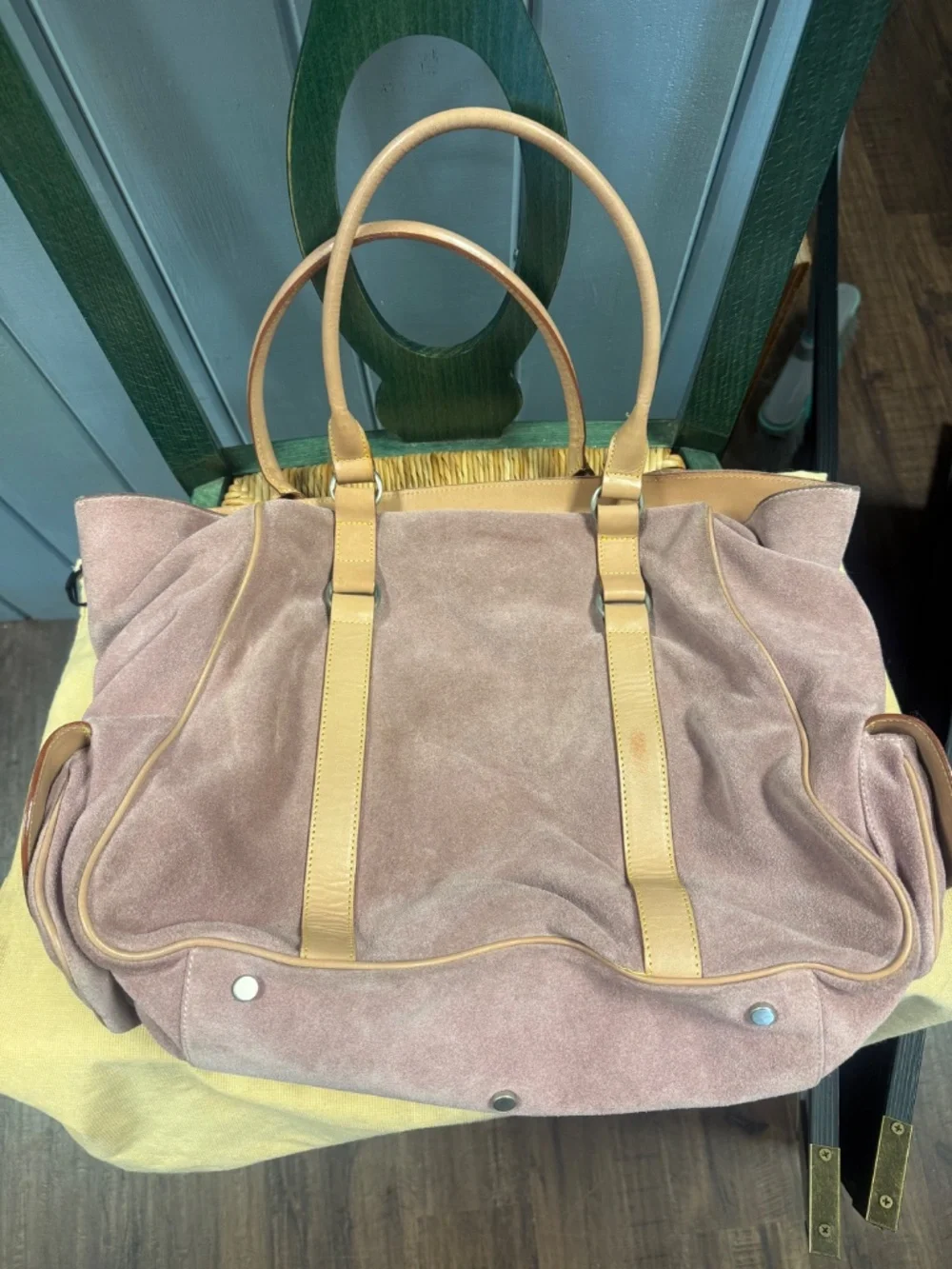 Ghurka Suede Leather Shoulder Bag in Dusty Rose with Pouch - Picture 4 of 6
